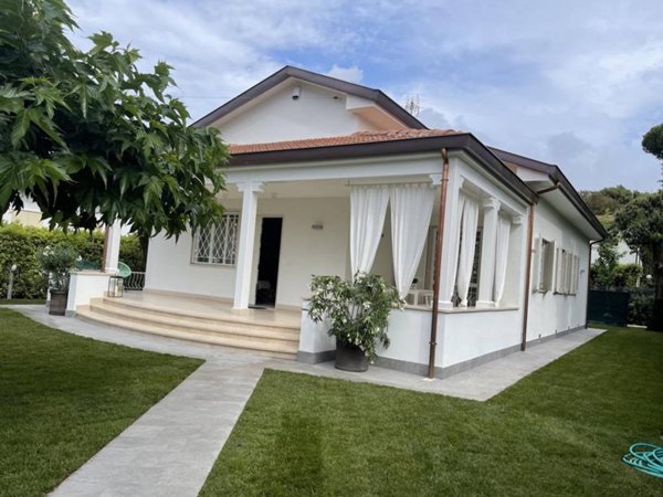 casa indipendente in affitto a Pietrasanta in zona Tonfano