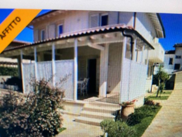 casa indipendente in affitto a Pietrasanta in zona Marina di Pietrasanta