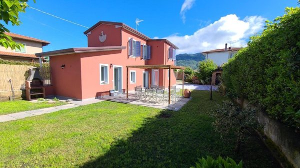 casa indipendente in affitto a Pietrasanta