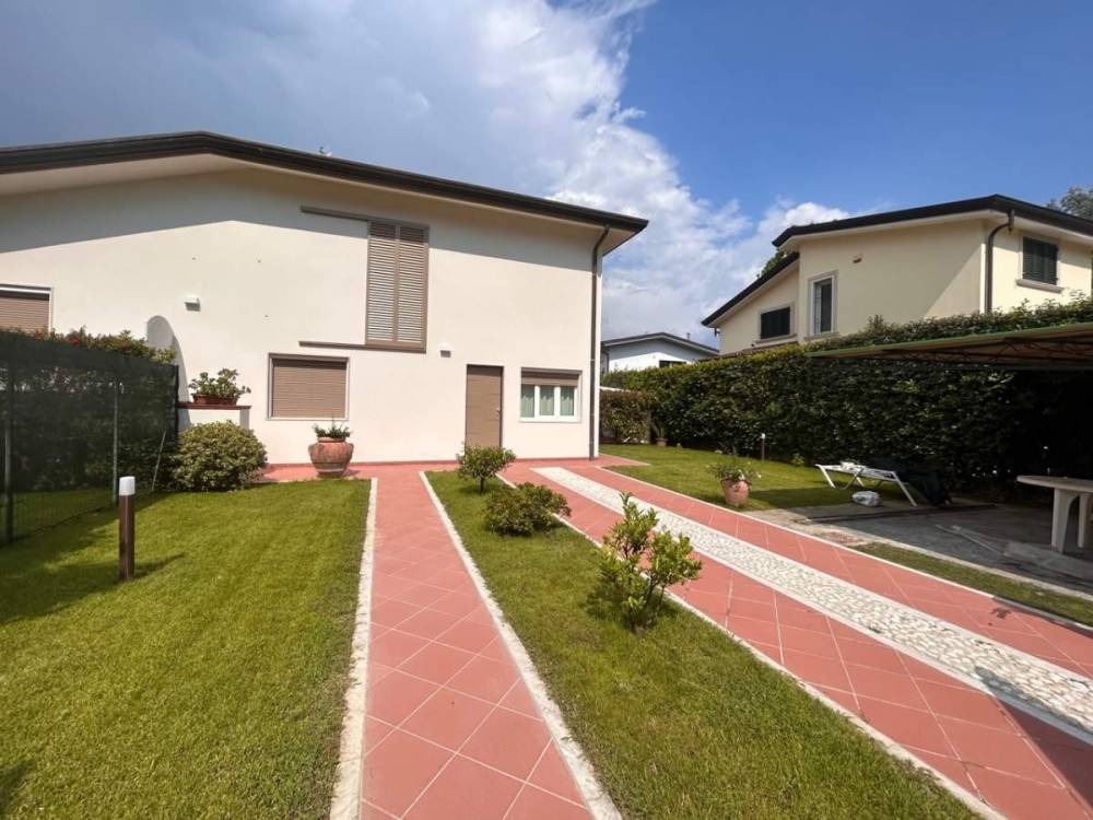 appartamento in affitto a Pietrasanta in zona Fiumetto