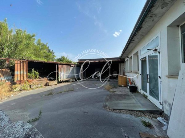 locale commerciale in affitto a Pietrasanta