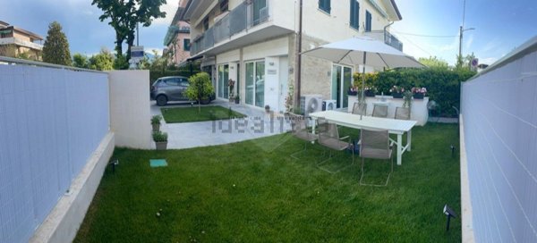 pentavano in affitto a Pietrasanta in zona Fiumetto