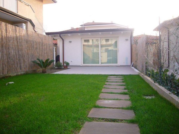 villa in affitto a Pietrasanta in zona Fiumetto