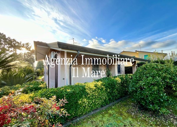 casa indipendente in affitto a Pietrasanta in zona Tonfano