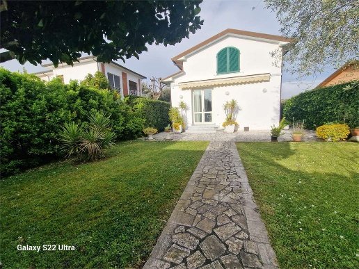 casa indipendente in affitto a Pietrasanta in zona Vignone