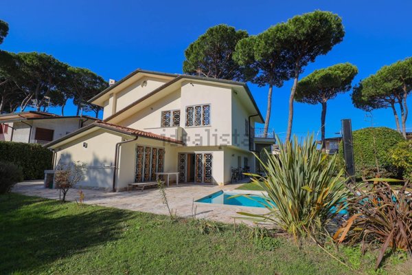 casa indipendente in affitto a Pietrasanta in zona Motrone