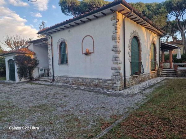 casa indipendente in affitto a Pietrasanta in zona Marina di Pietrasanta