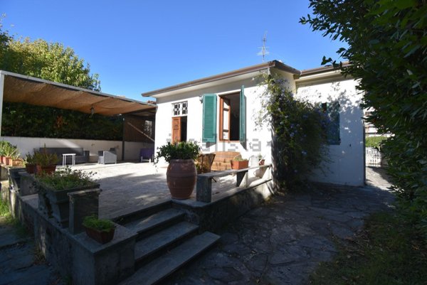 casa indipendente in affitto a Pietrasanta in zona Motrone