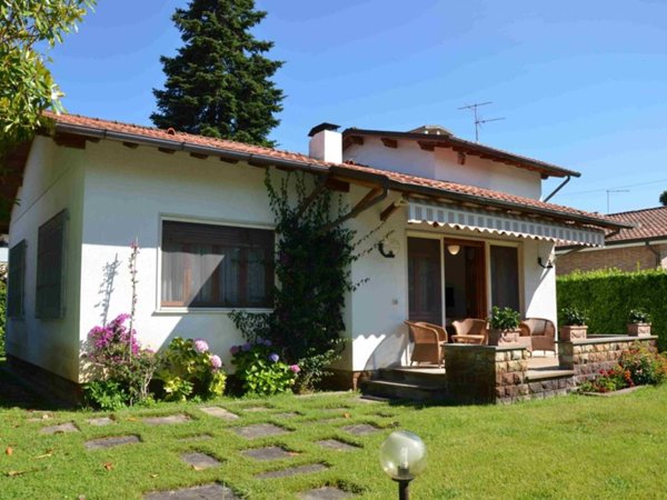 casa indipendente in affitto a Pietrasanta in zona Fiumetto