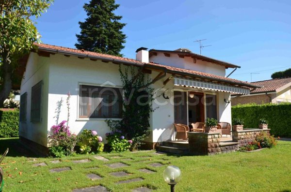 casa indipendente in affitto a Pietrasanta in zona Fiumetto