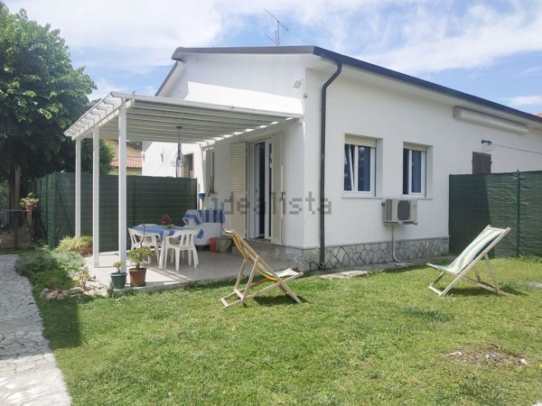 appartamento in affitto a Pietrasanta in zona Tonfano