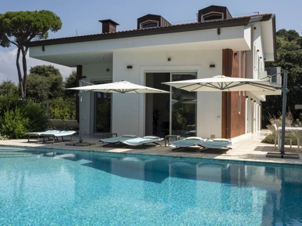 casa indipendente in affitto a Pietrasanta in zona Marina di Pietrasanta