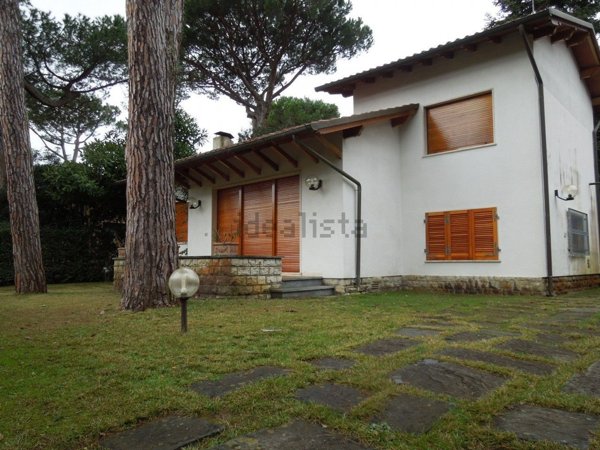 casa indipendente in affitto a Pietrasanta in zona Fiumetto