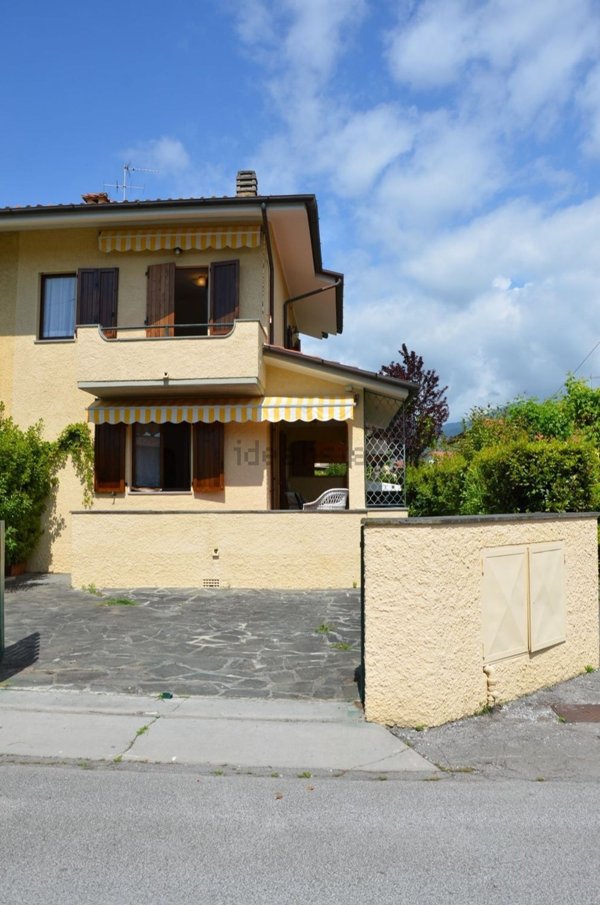 casa indipendente in affitto a Pietrasanta in zona Fiumetto