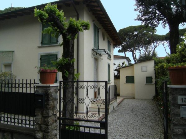 casa indipendente in affitto a Pietrasanta in zona Vignone