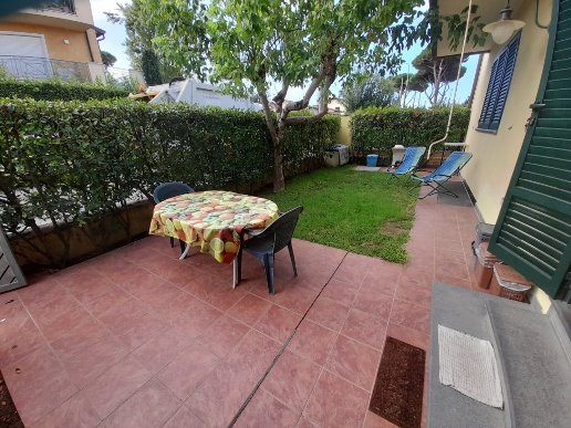 appartamento in affitto a Pietrasanta in zona Tonfano