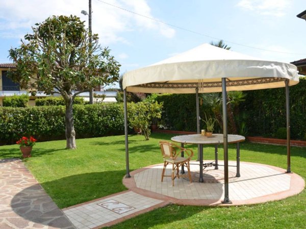 appartamento in affitto a Pietrasanta in zona Fiumetto