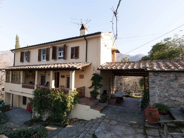 casa indipendente in affitto a Pietrasanta in zona Capriglia