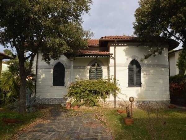 casa indipendente in affitto a Pietrasanta in zona Marina di Pietrasanta