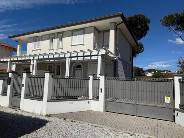 casa indipendente in affitto a Pietrasanta in zona Marina di Pietrasanta