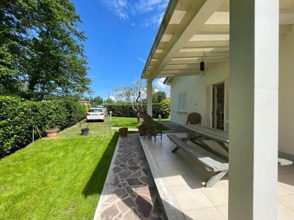 casa indipendente in affitto a Pietrasanta in zona Fiumetto