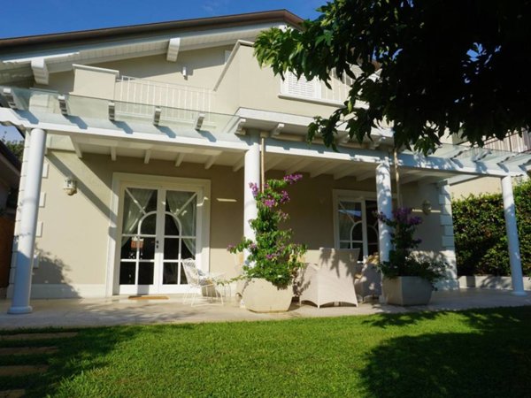 casa indipendente in affitto a Pietrasanta