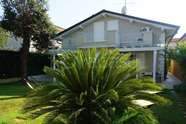 casa indipendente in affitto a Pietrasanta in zona Vignone