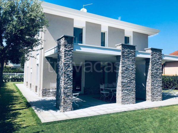 casa indipendente in affitto a Pietrasanta in zona Fiumetto