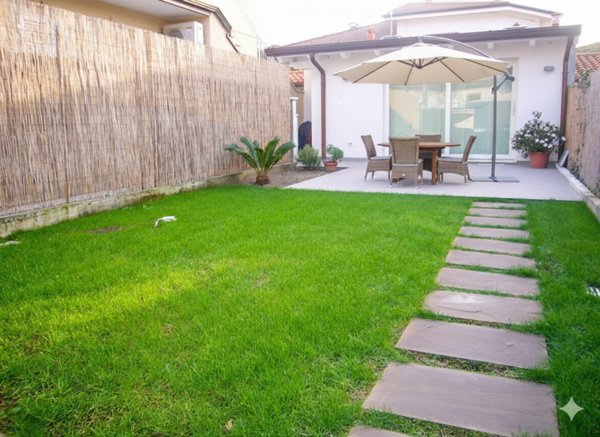 villa in affitto a Pietrasanta in zona Fiumetto