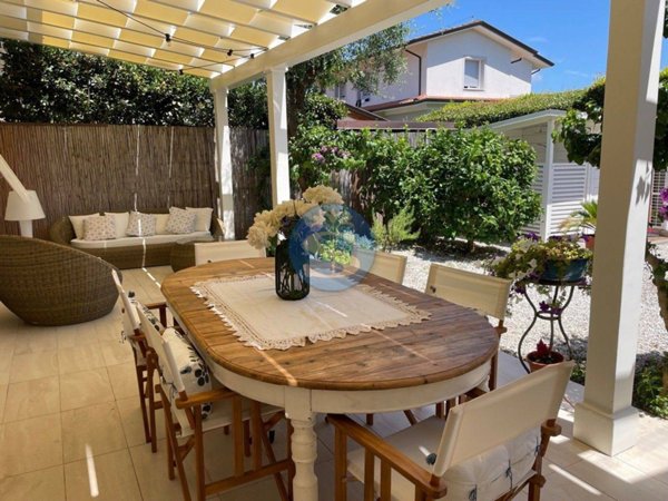 casa indipendente in affitto a Pietrasanta in zona Marina di Pietrasanta