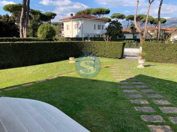 casa indipendente in affitto a Pietrasanta in zona Marina di Pietrasanta