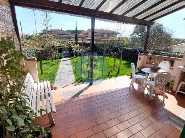 casa indipendente in affitto a Pietrasanta in zona Marina di Pietrasanta