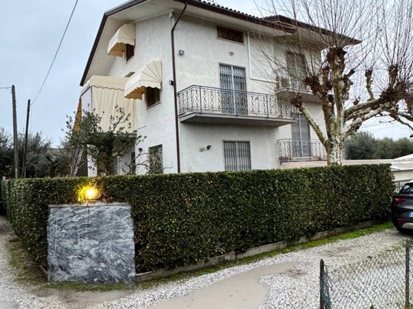 appartamento in affitto a Pietrasanta