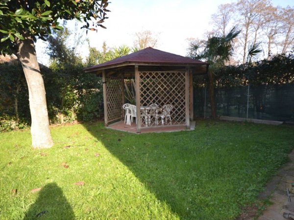 casa indipendente in affitto a Pietrasanta in zona Fiumetto