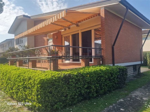 casa indipendente in affitto a Pietrasanta in zona Tonfano