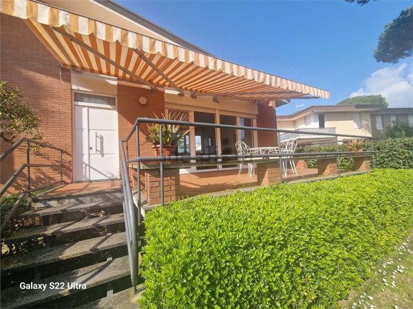 casa indipendente in affitto a Pietrasanta in zona Motrone