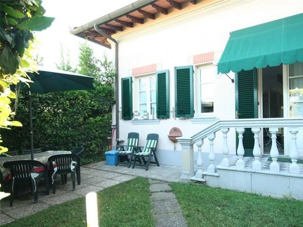 casa indipendente in affitto a Pietrasanta in zona Tonfano