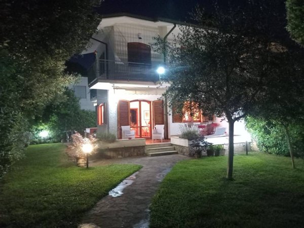 casa indipendente in affitto a Pietrasanta