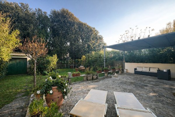 casa indipendente in affitto a Pietrasanta in zona Motrone