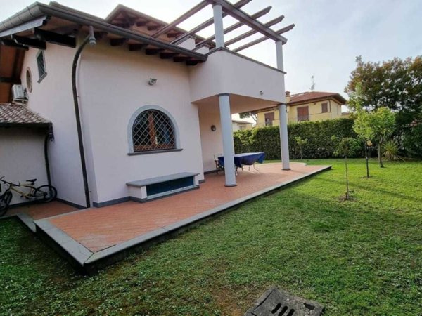 casa indipendente in affitto a Pietrasanta in zona Fiumetto