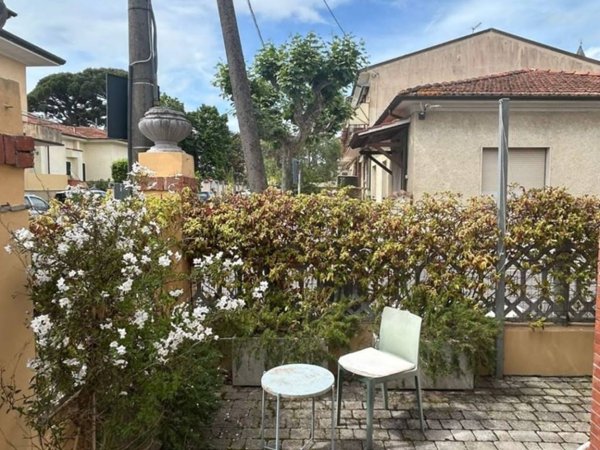 casa indipendente in affitto a Pietrasanta in zona Tonfano