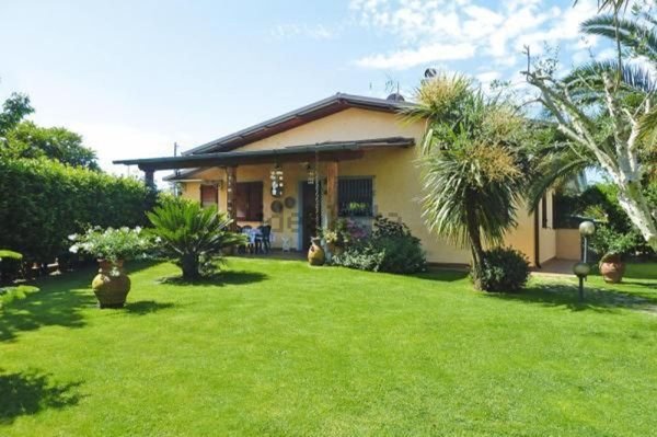 casa indipendente in affitto a Pietrasanta in zona Tonfano