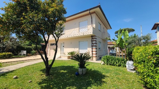 casa indipendente in affitto a Pietrasanta in zona Crociale