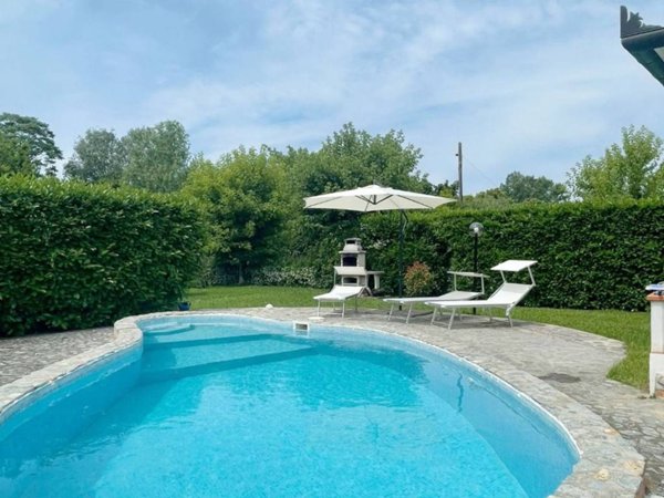 casa indipendente in affitto a Pietrasanta in zona Tonfano