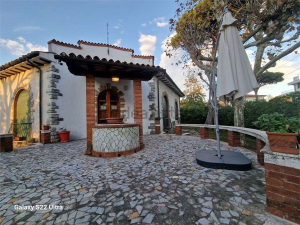 casa indipendente in affitto a Pietrasanta in zona Tonfano