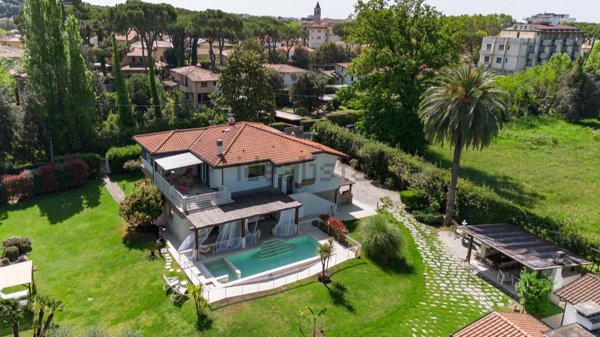 casa indipendente in affitto a Pietrasanta in zona Tonfano