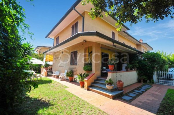 casa indipendente in affitto a Pietrasanta in zona Marina di Pietrasanta