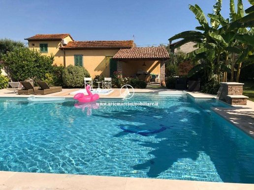 casa indipendente in affitto a Pietrasanta in zona Crociale