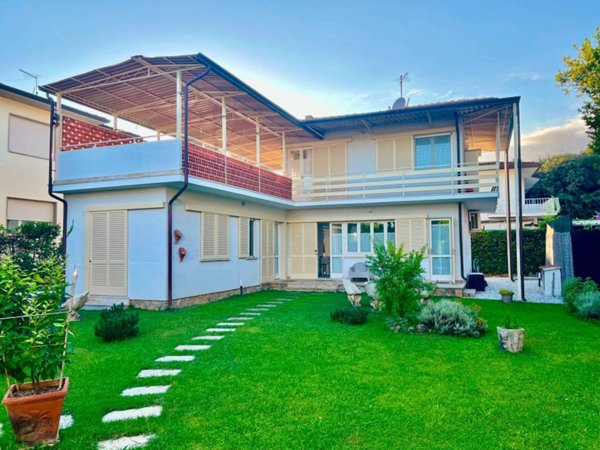 casa indipendente in affitto a Pietrasanta in zona Fiumetto