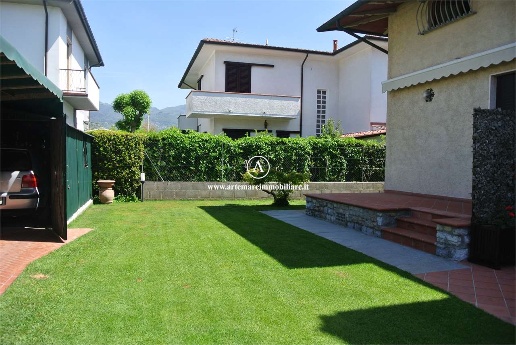 casa indipendente in affitto a Pietrasanta in zona Vignone